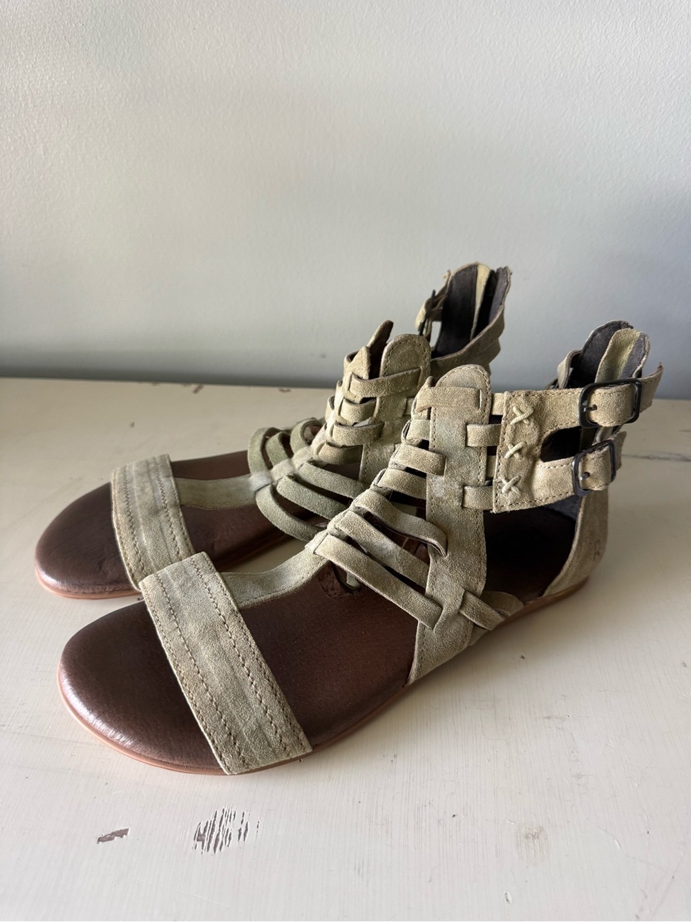 Roan zip back gladiator sandals • Women’s size 9